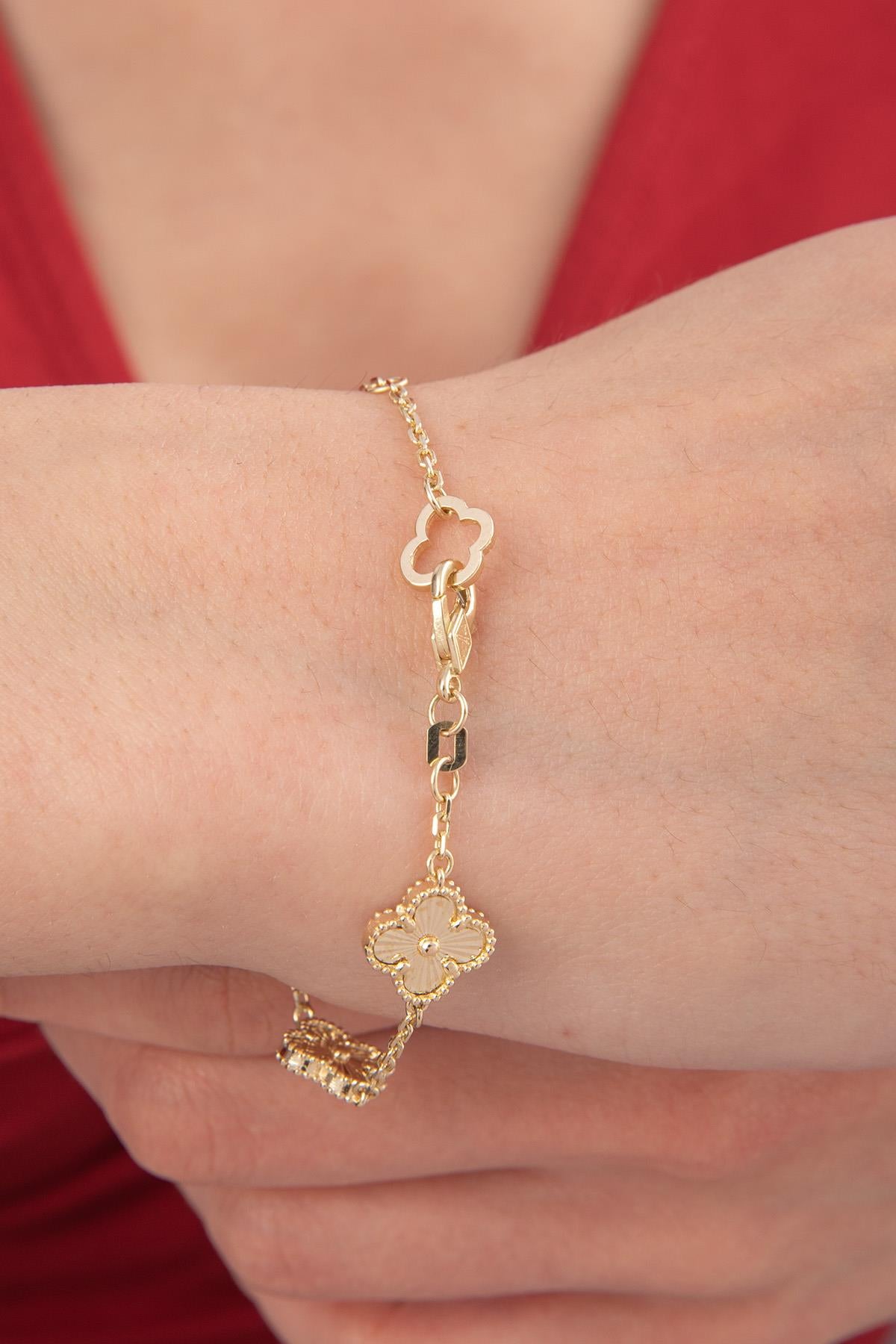 14K Gold 5 Sunburst Clover Bracelet