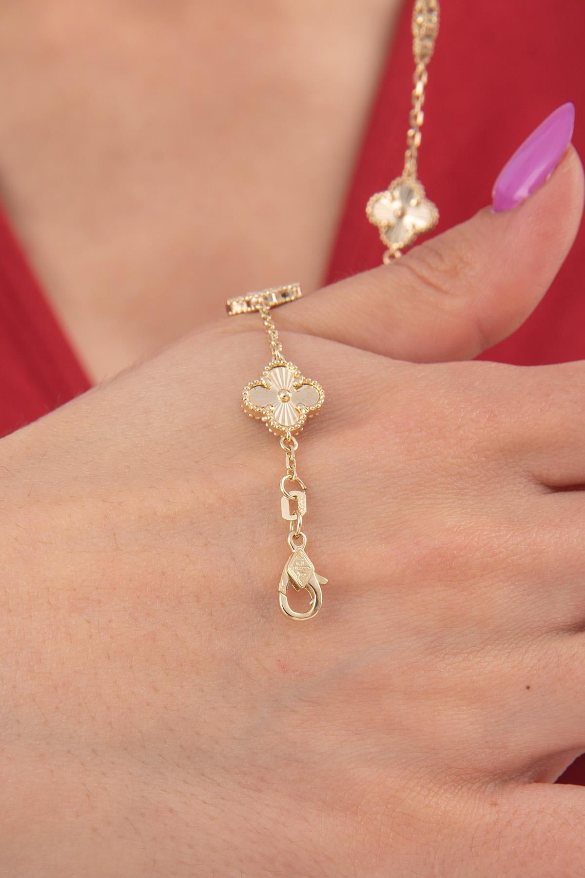 14K Gold 5 Sunburst Clover Bracelet