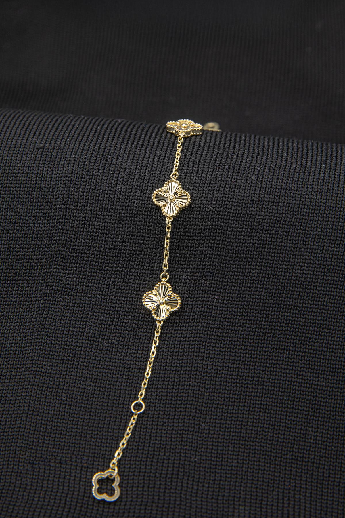 14K Gold 5 Sunburst Clover Bracelet