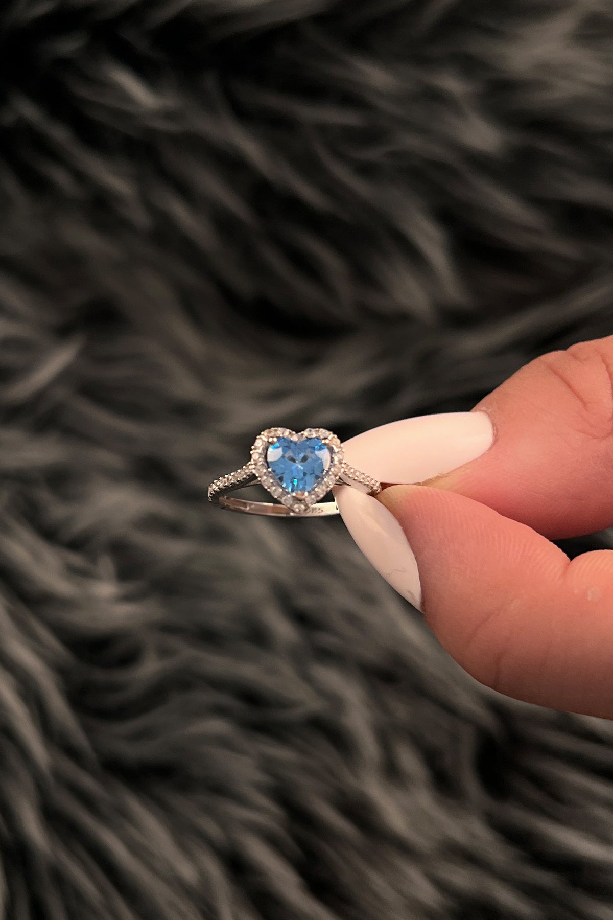 14K Gold Blue Heart Shaped Stone Aquamarine Ring