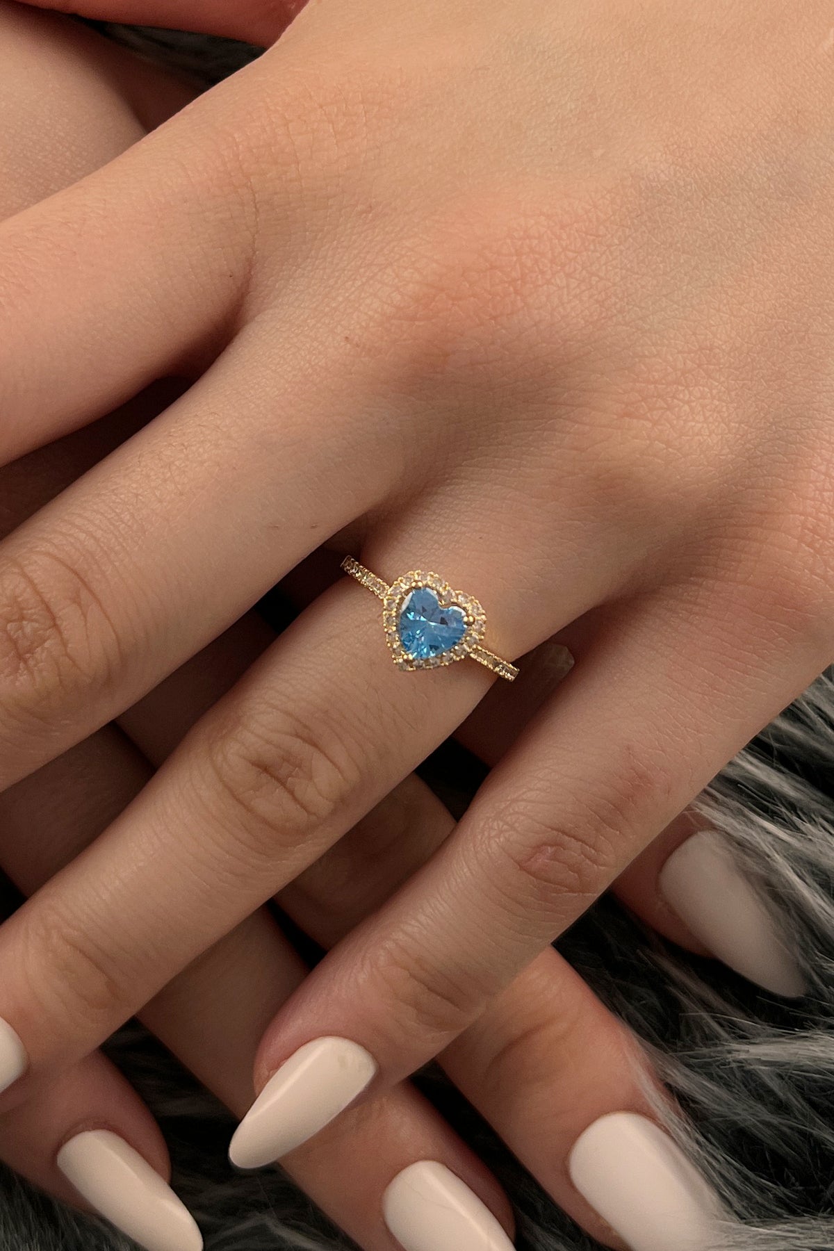 14K Gold Blue Heart Shaped Stone Aquamarine Ring
