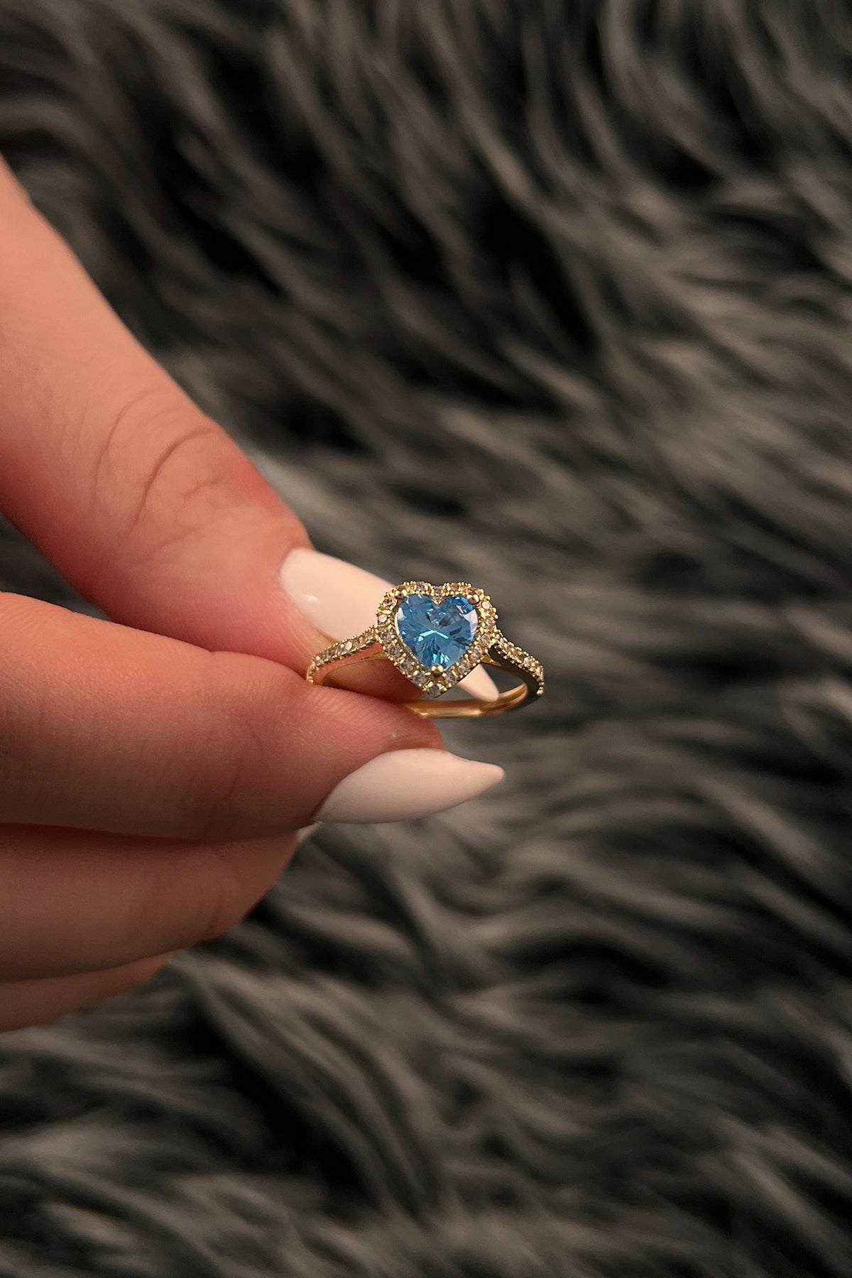 14K Gold Blue Heart Shaped Stone Aquamarine Ring