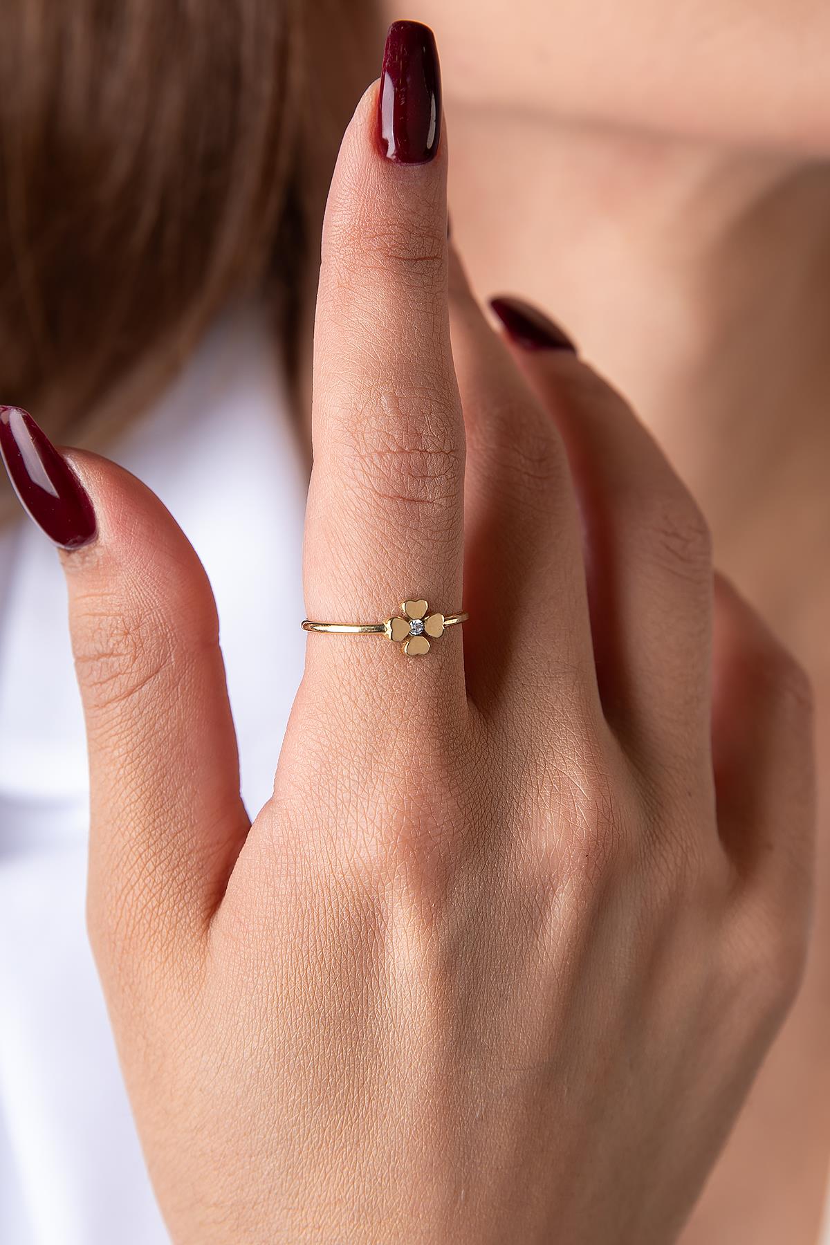 14K Gold Clover Ring with Solitaire Detail