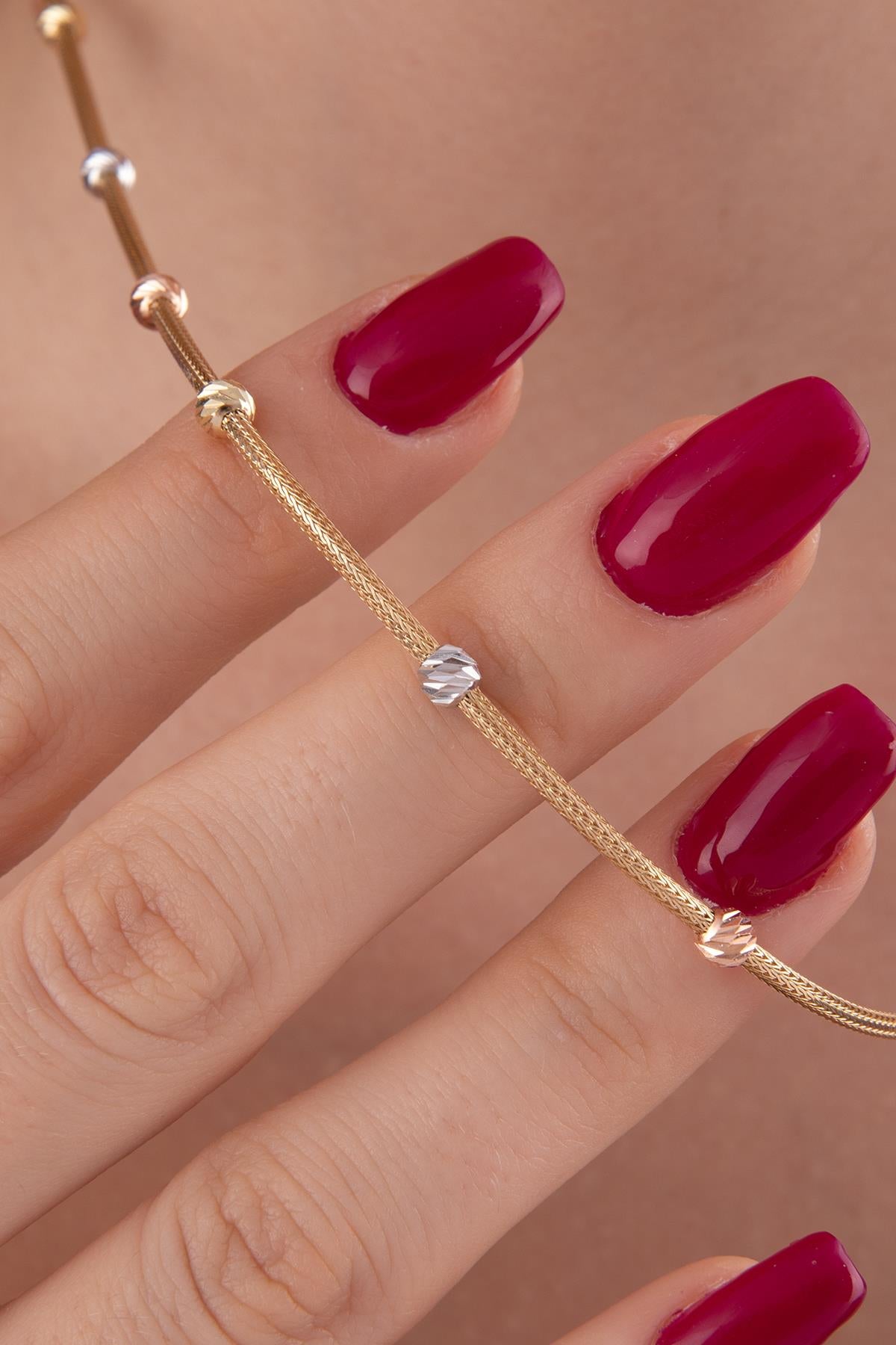 14K Gold Dorica Chain Necklace