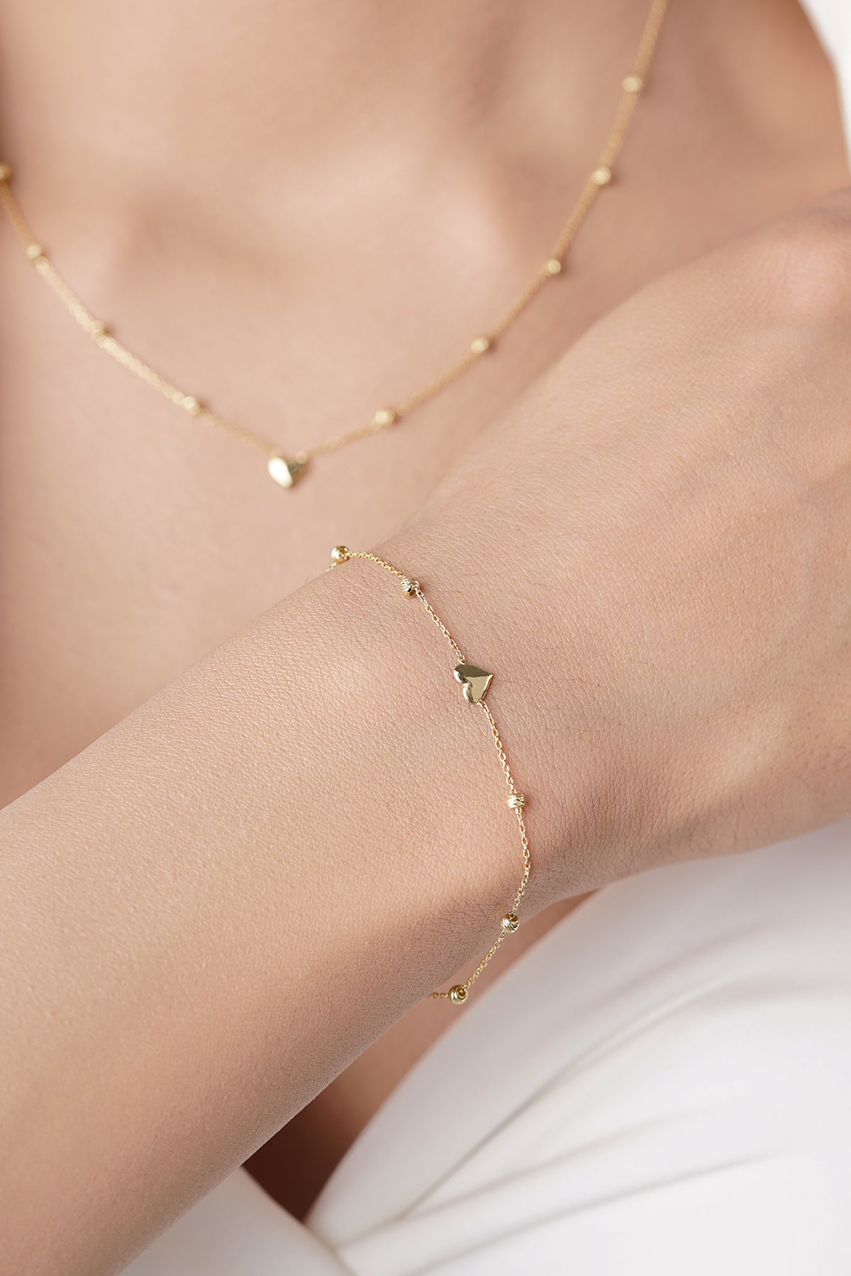 14K Gold Dorika Ball Detail Heart Bracelet