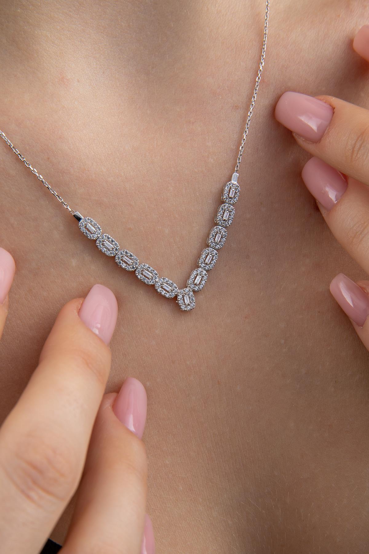 14K Gold Elegant Baguette Stone Necklace