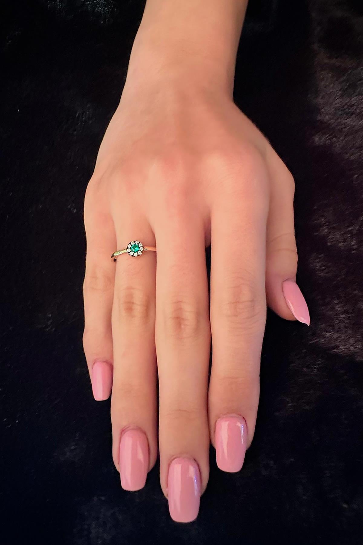 14K Gold Emerald Stone Ring