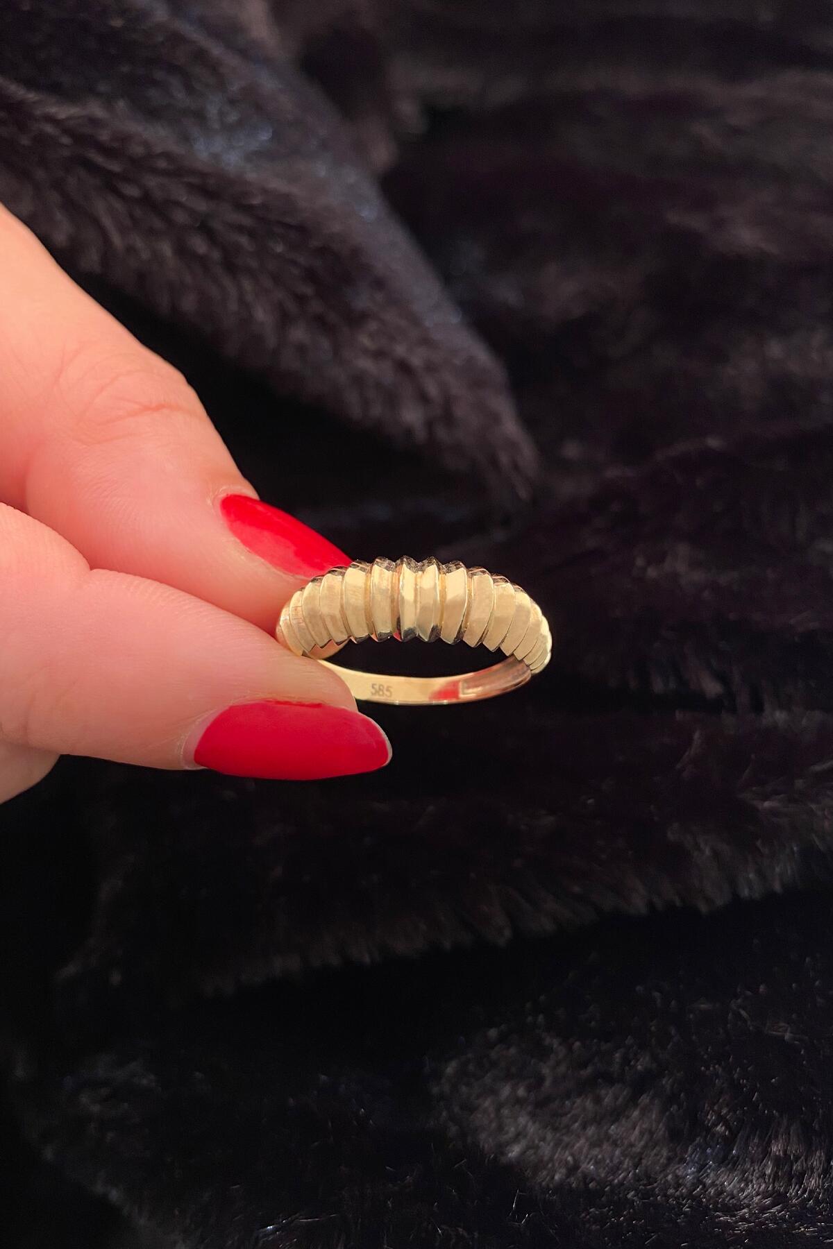 14K Gold Engraved Spiral Ring