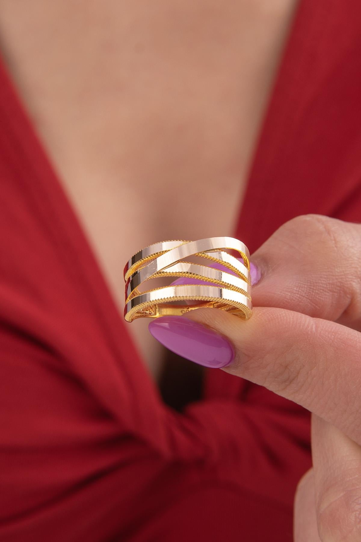 14K Gold Gleaming 4 Spiral Ring