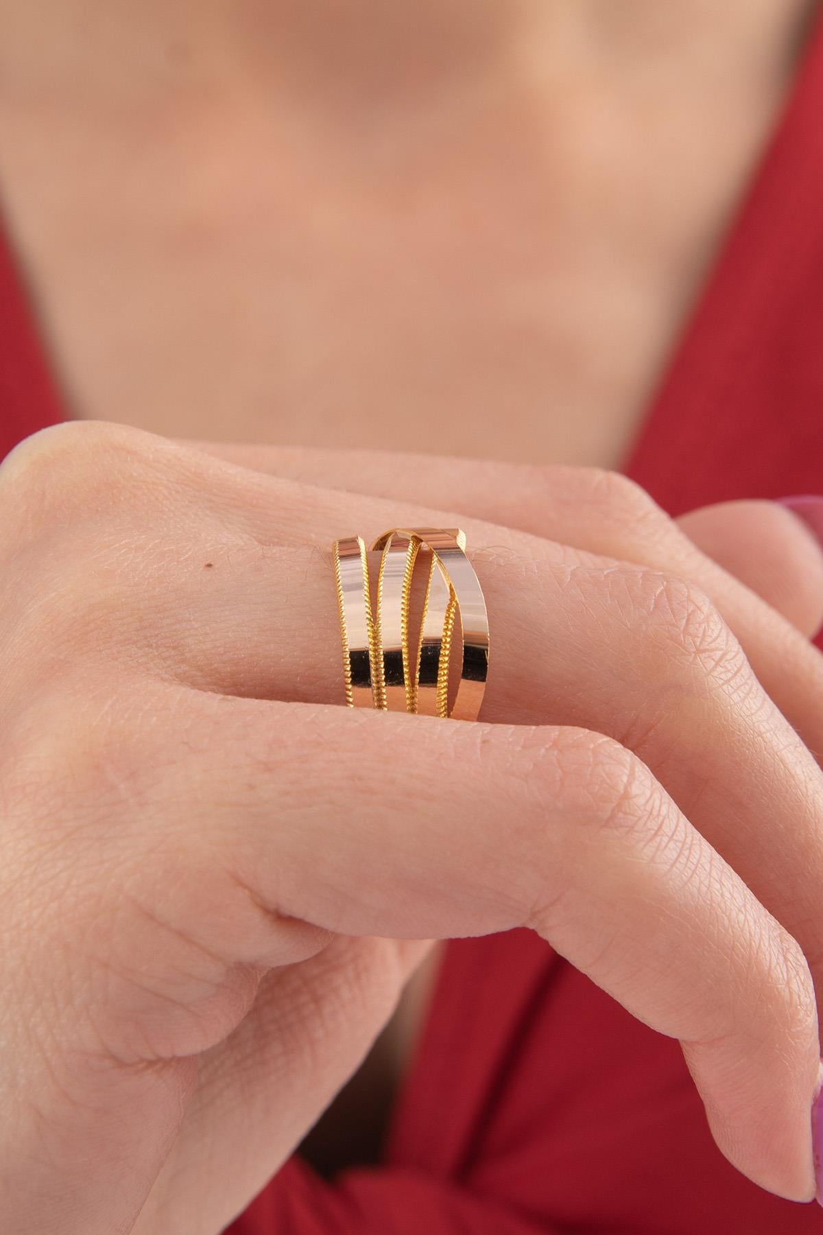 14K Gold Gleaming 4 Spiral Ring