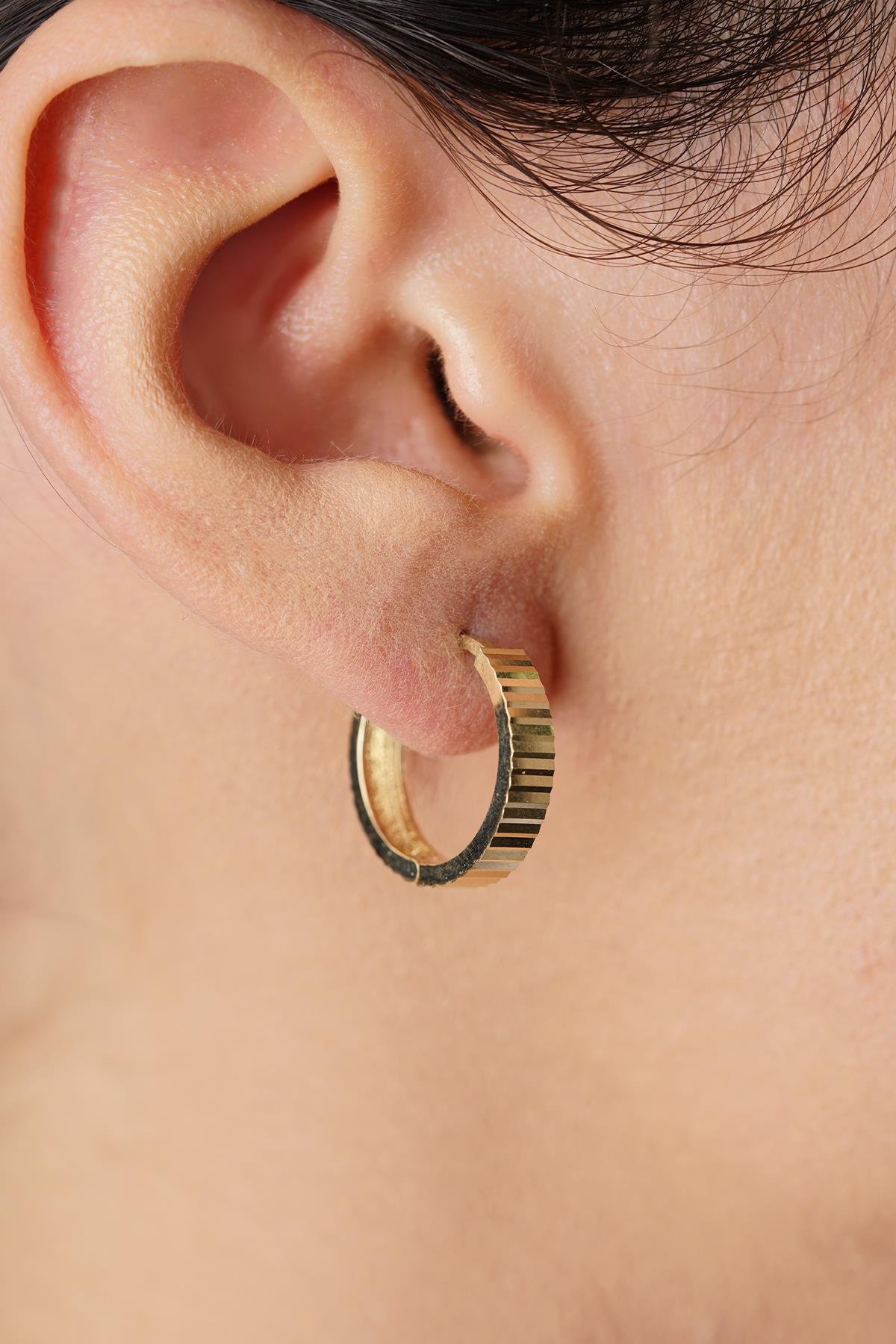 14K Gold Polished Midi Hoop Earrings