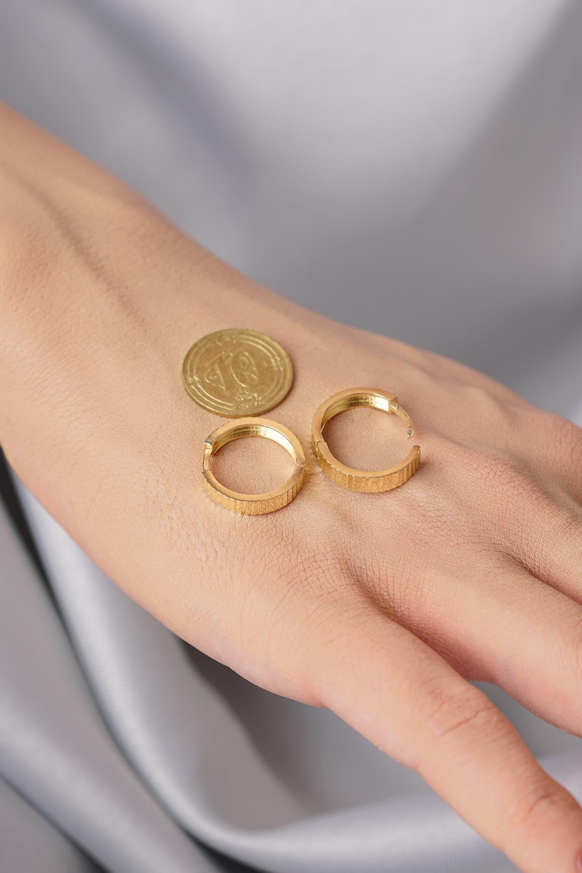 14K Gold Polished Midi Hoop Earrings