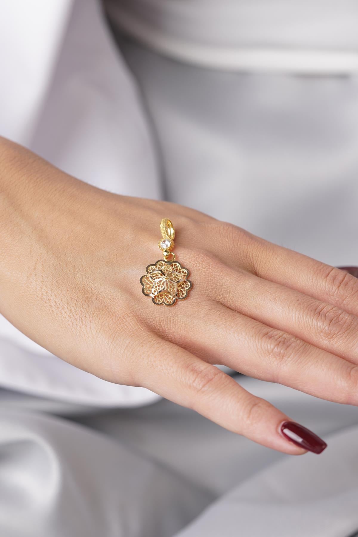 14K Gold Rose Motif Filigree Pendant – Mother’s Pendant