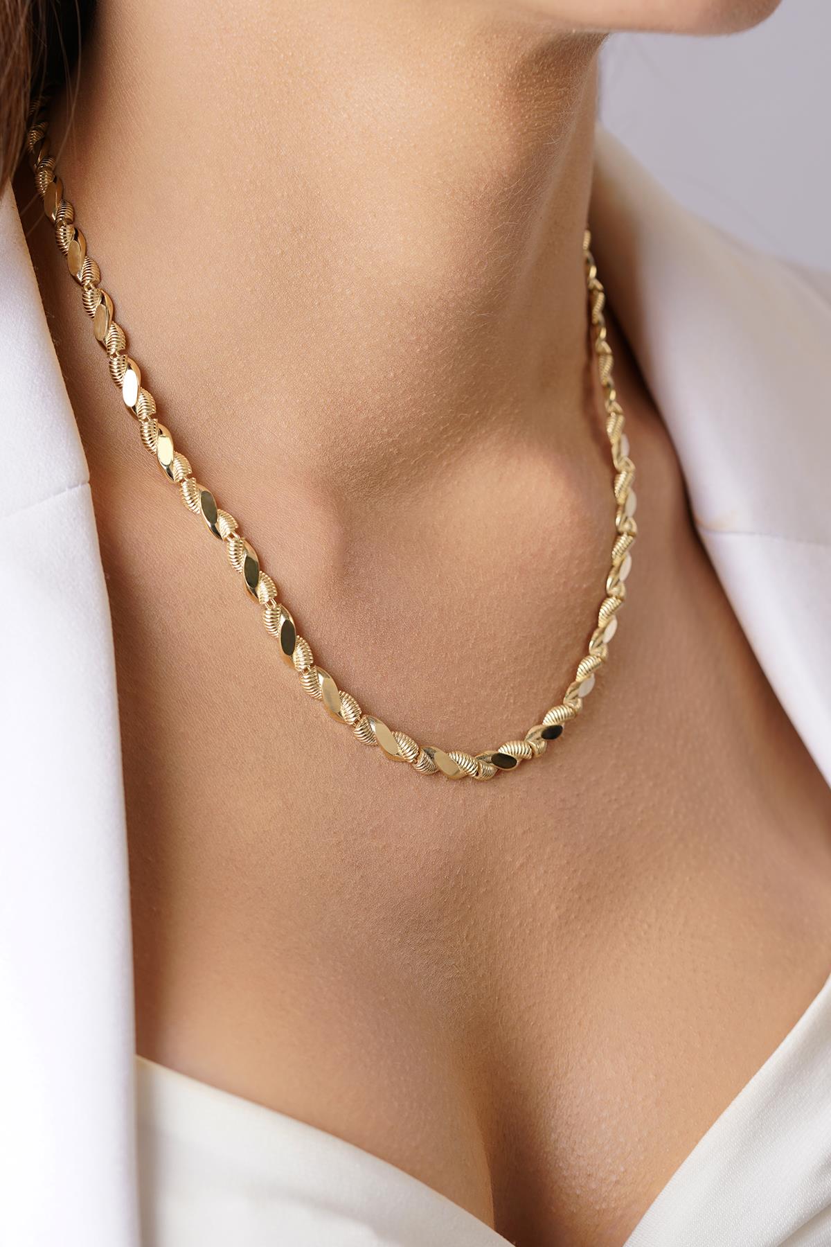 14K Gold Sparkling Twisted Necklace