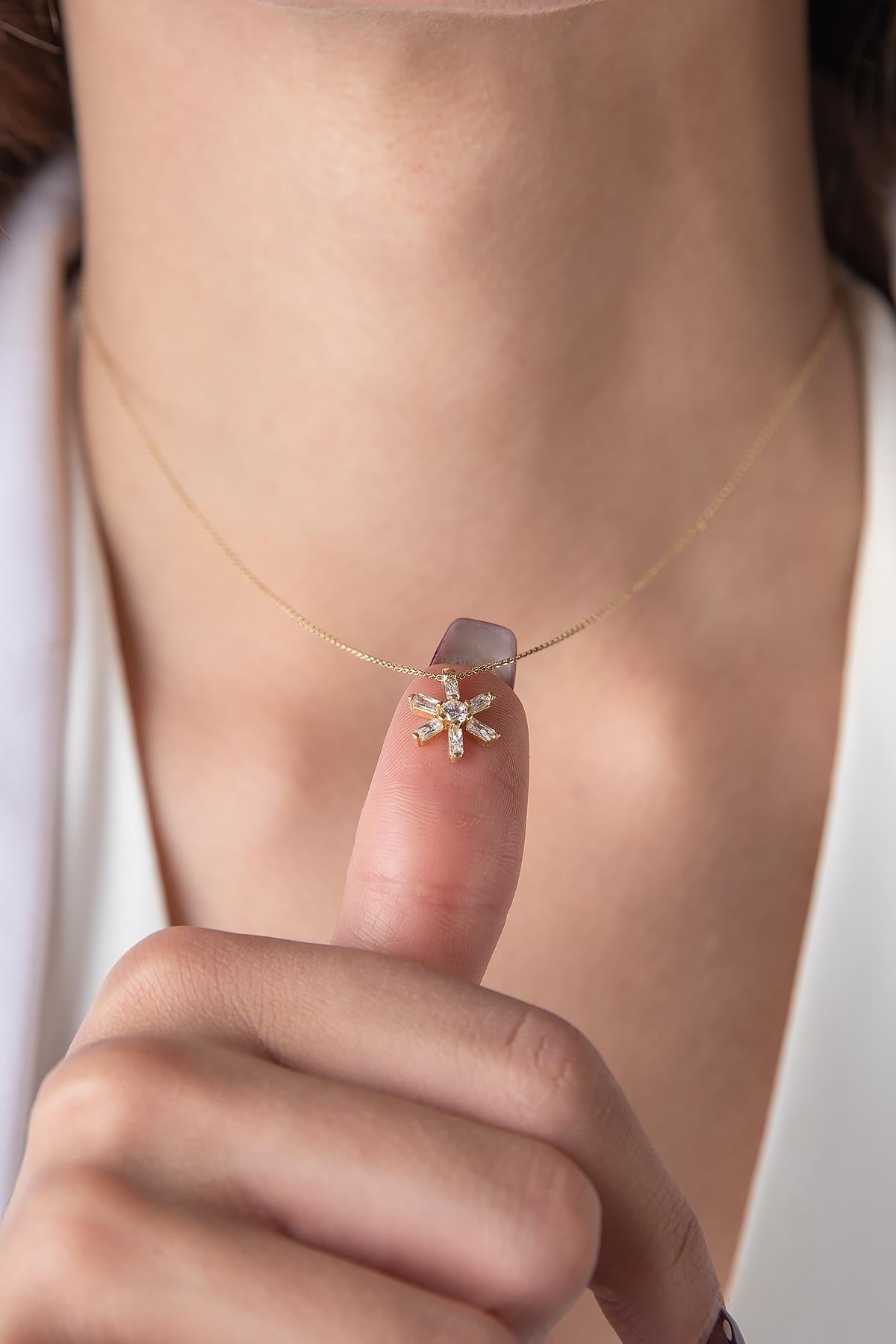 14K Gold Stone Flower Motif Necklace