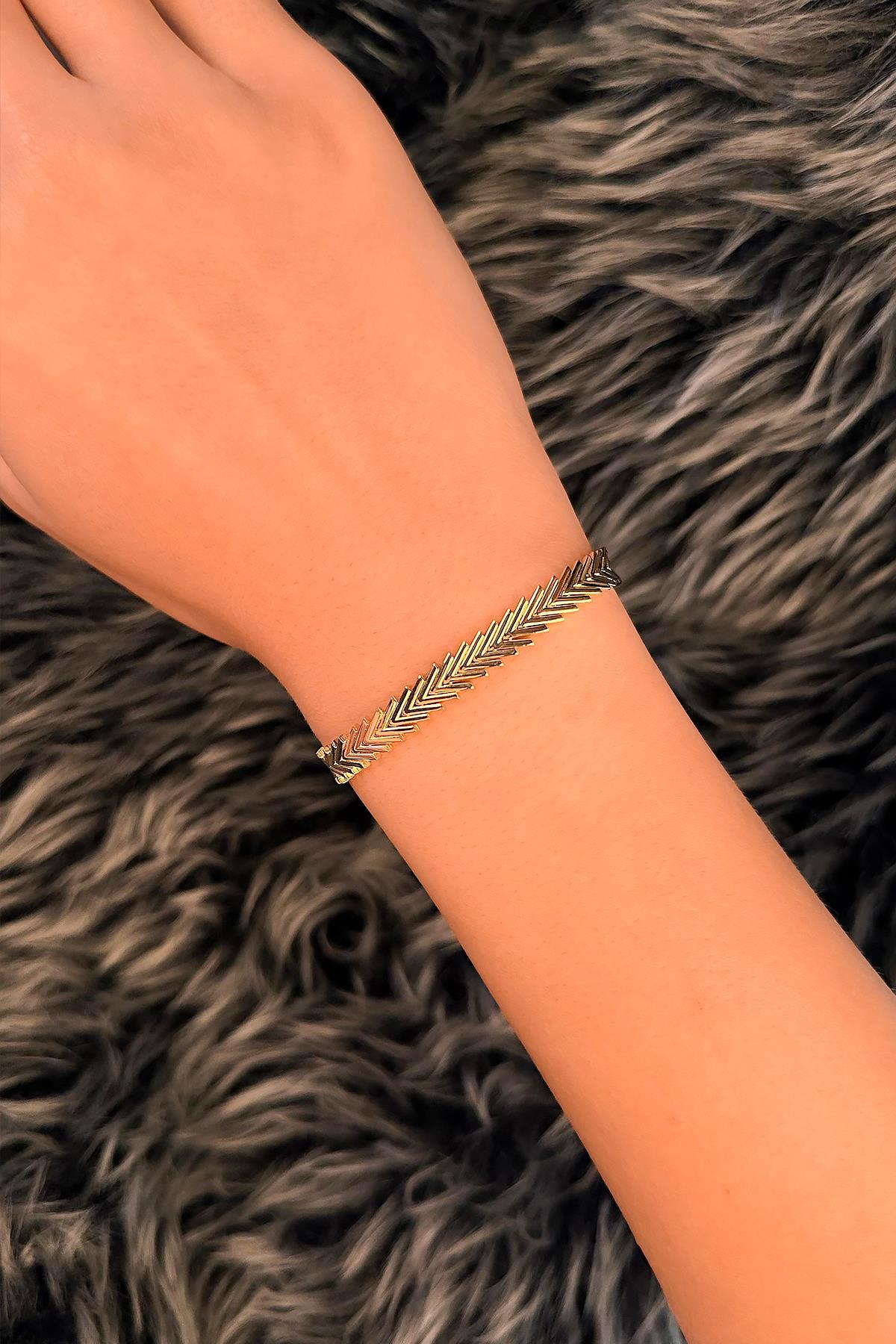 14K Gold Thin Chevron Bracelet