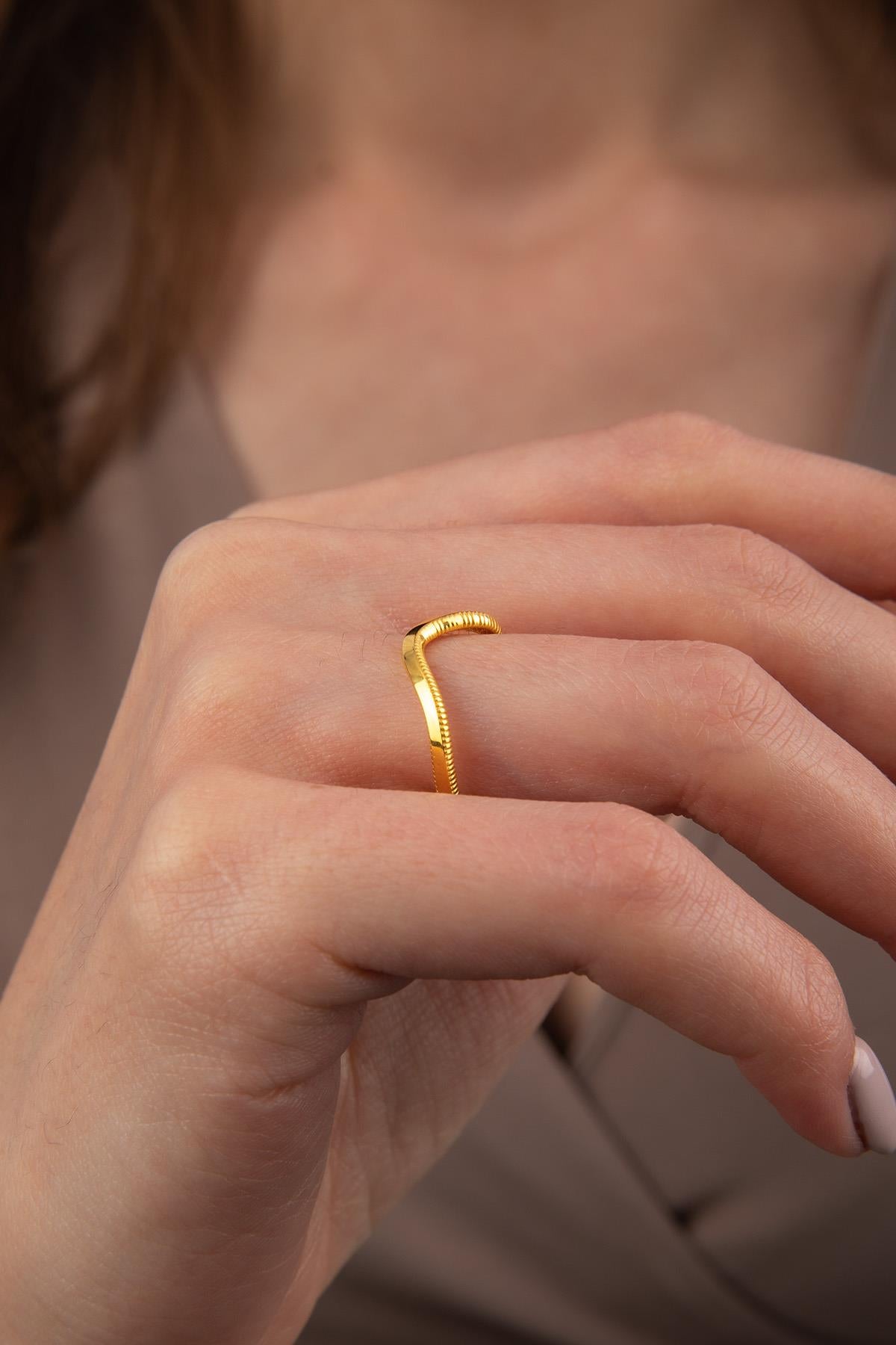 14K Gold Wavy Ring