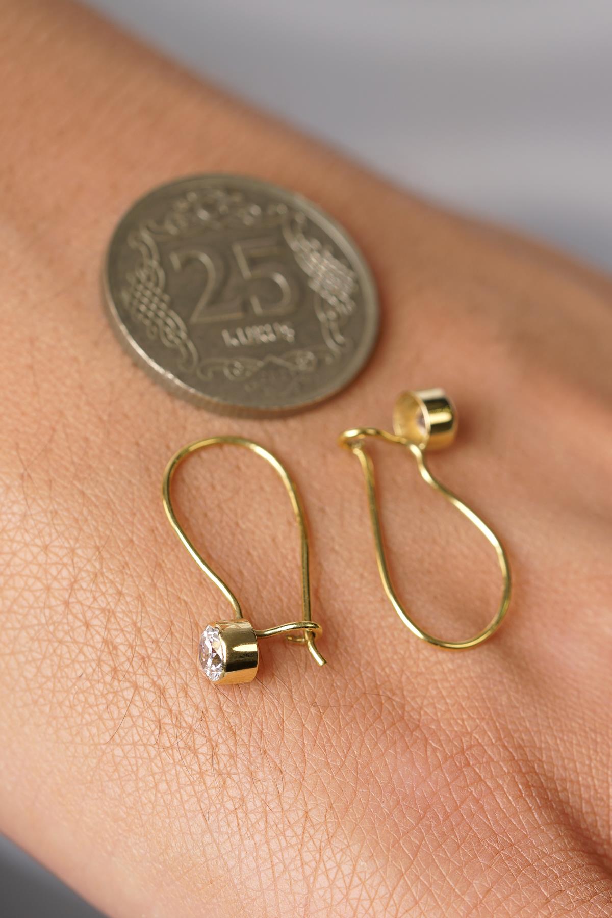 14ct Gold Solitaire Dangle Drop Earrings