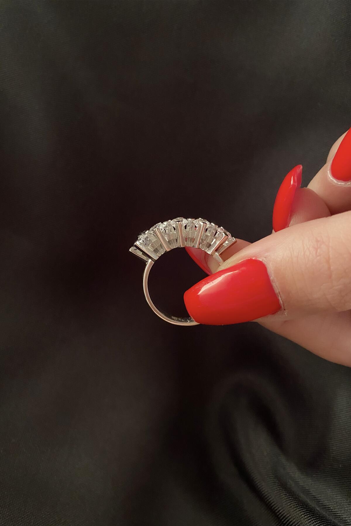 14ct Gold 5 Stone Ring 10