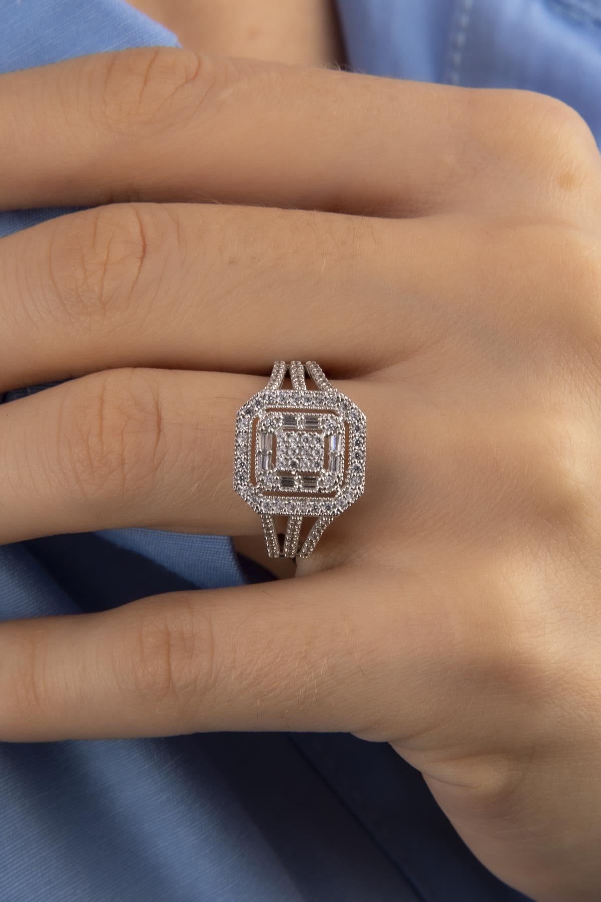 14ct Gold Baguette Square Row Ring 2