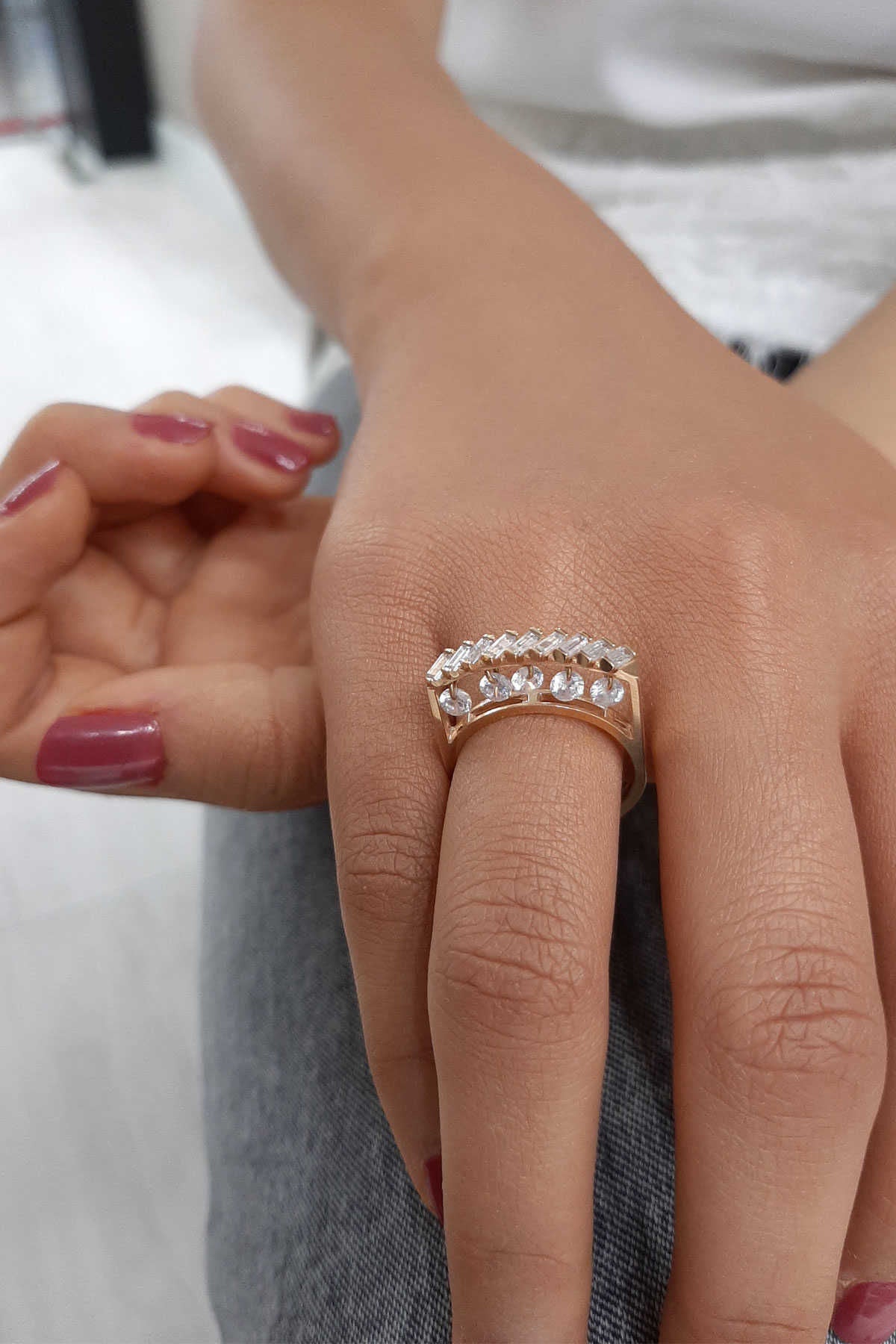 14ct Gold Baguette With Dangl Stone Ring