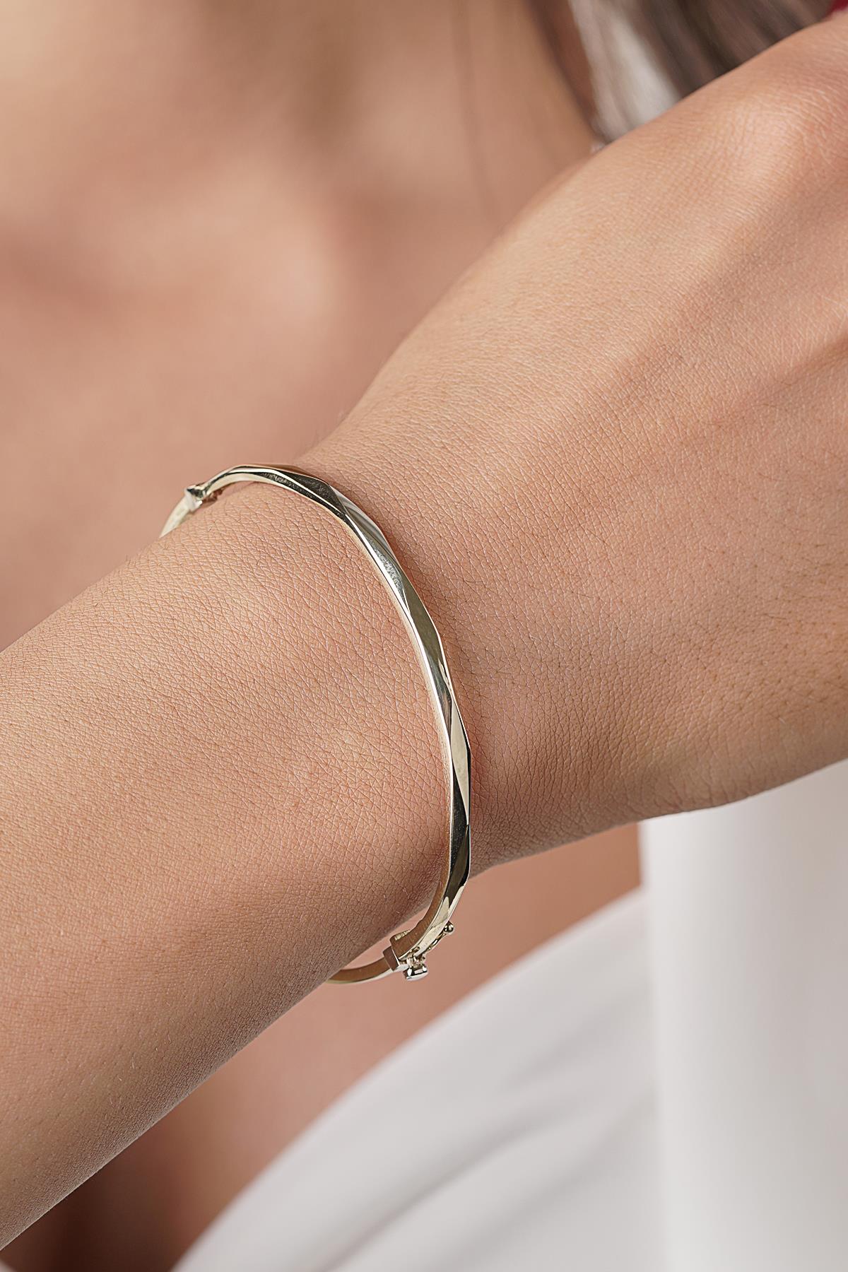 14ct Gold Bangle Asymmetrical Bracelet