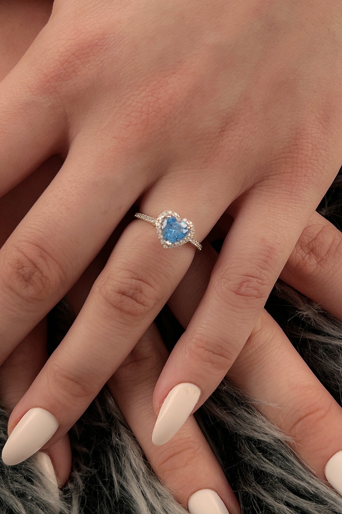 14K Gold Blue Heart Shaped Stone Aquamarine Ring