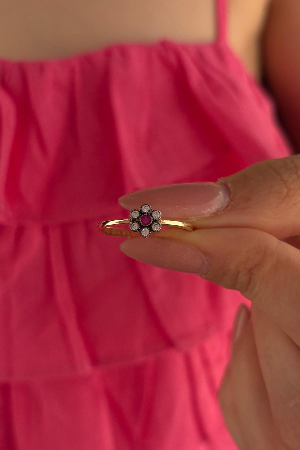 14K Gold Burgundy Stone Daisy Shape Set