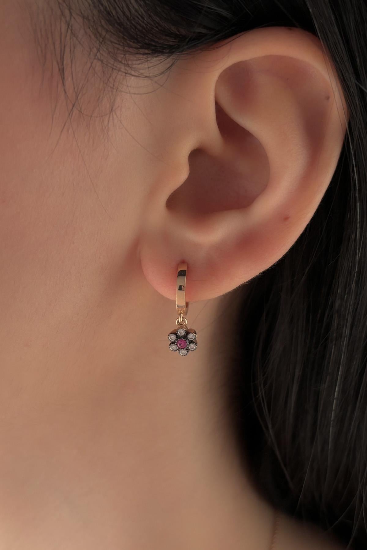 14K Gold Burgundy Stone Daisy Shape Set