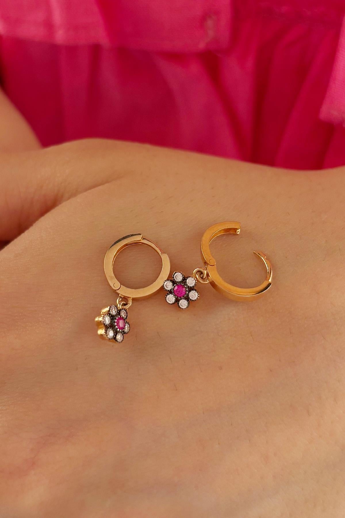 14K Gold Burgundy Stone Daisy Shape Set