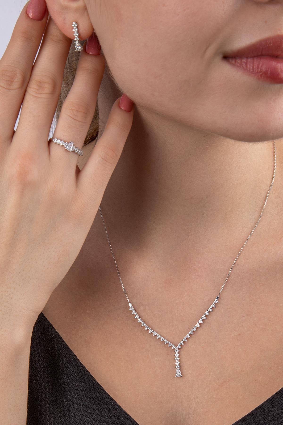 14ct Gold Charming White Stone Set