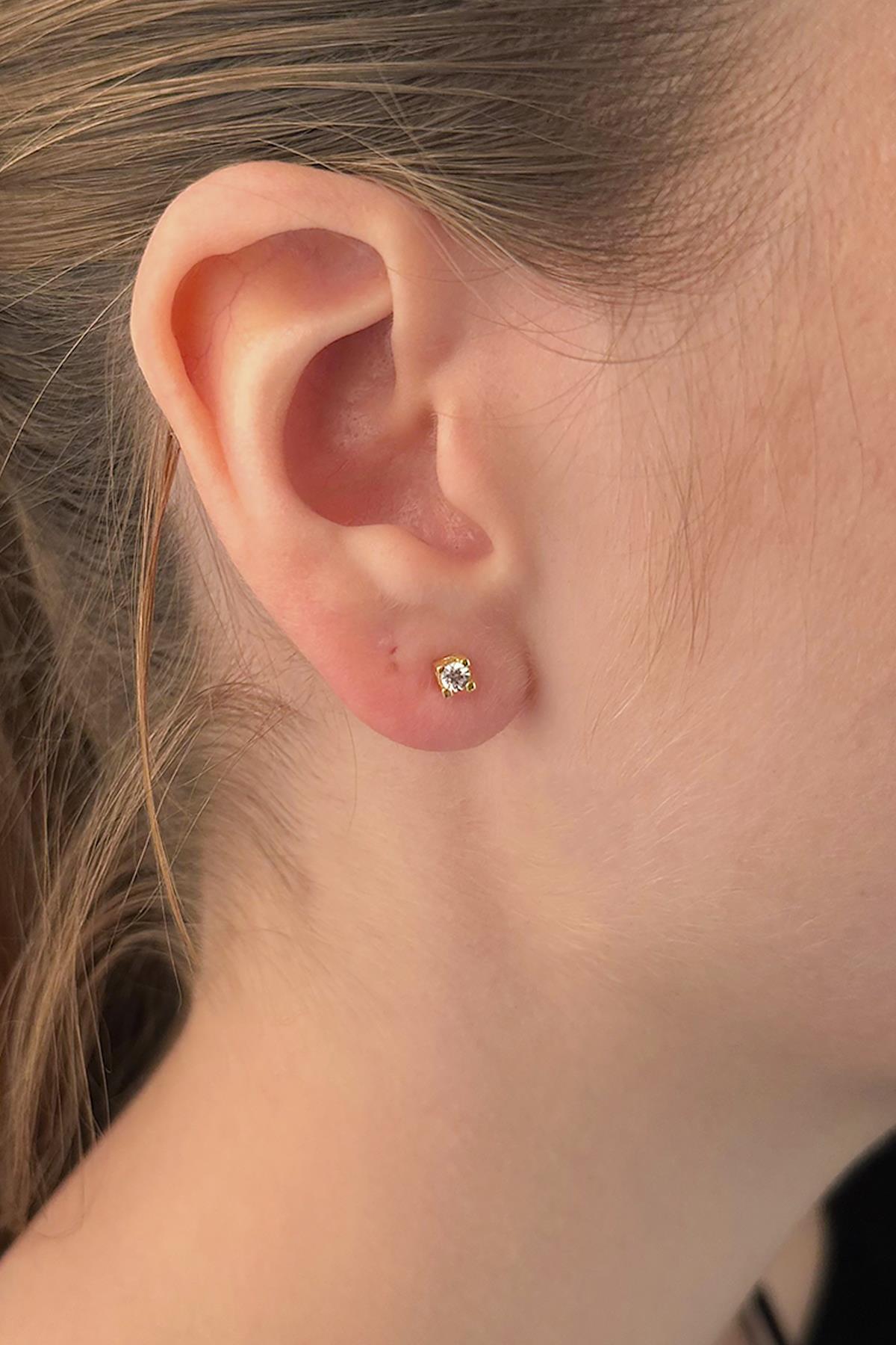 14ct Gold Dainty Stud Earrings 2