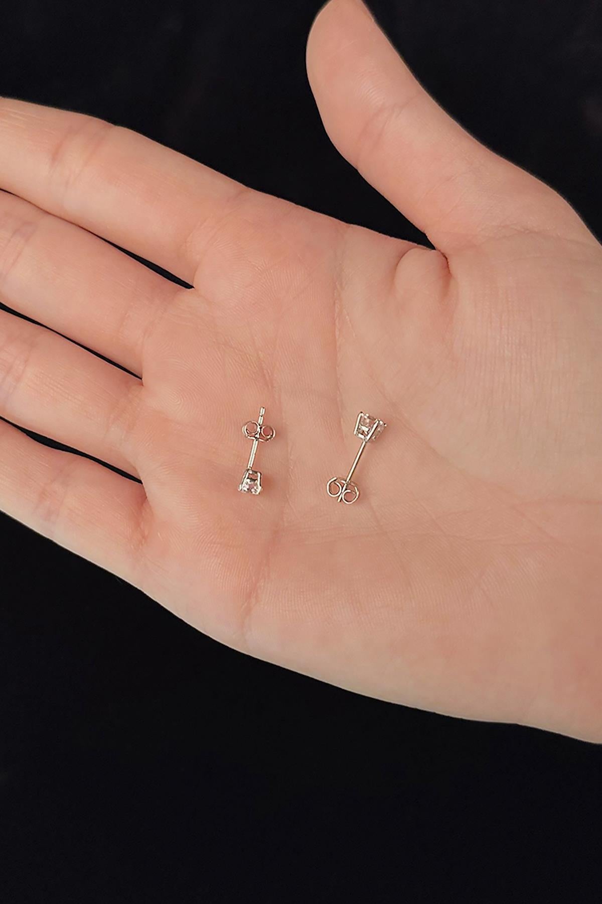 14ct Gold Dainty Stud Earrings