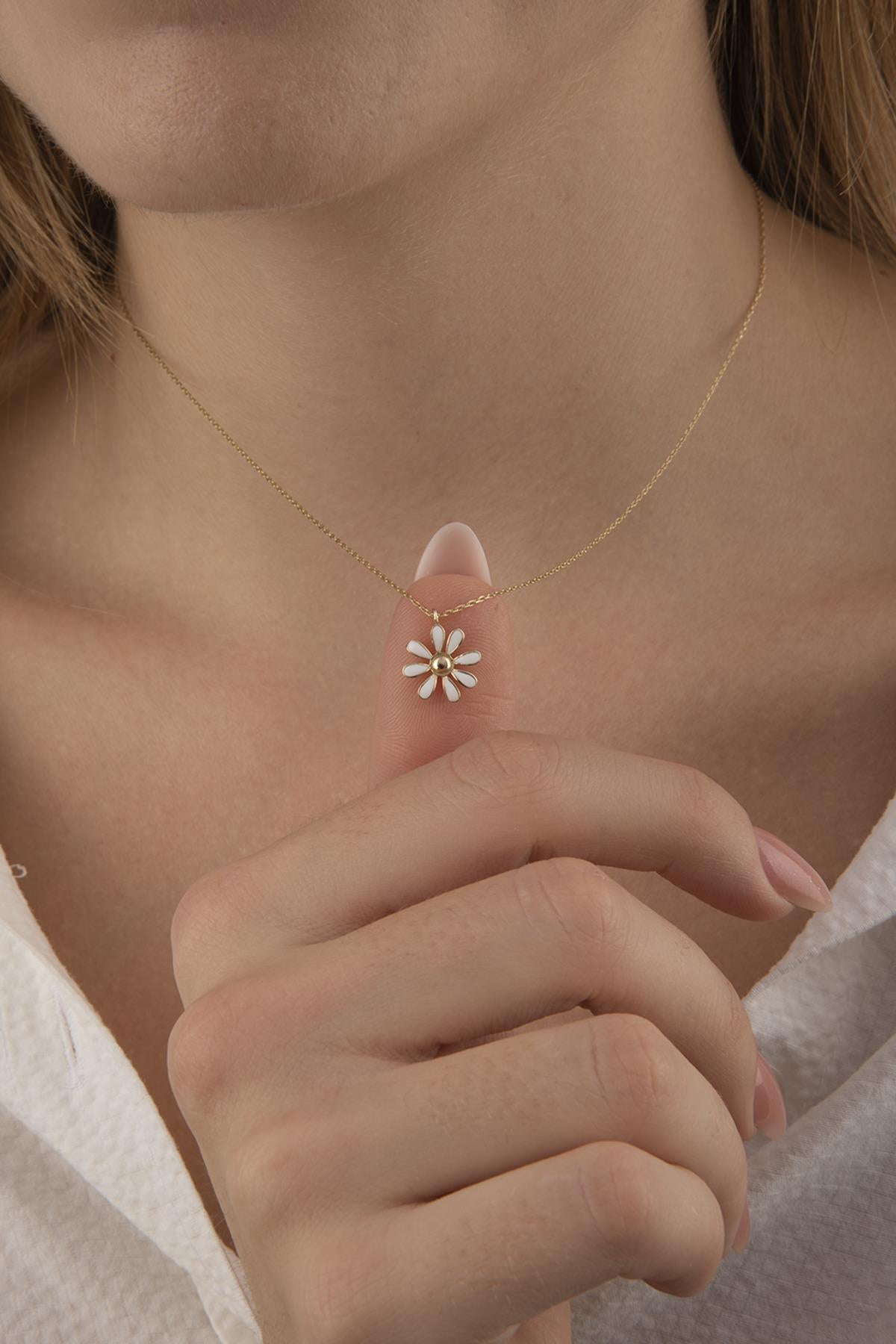 14ct Gold Daisy Necklace