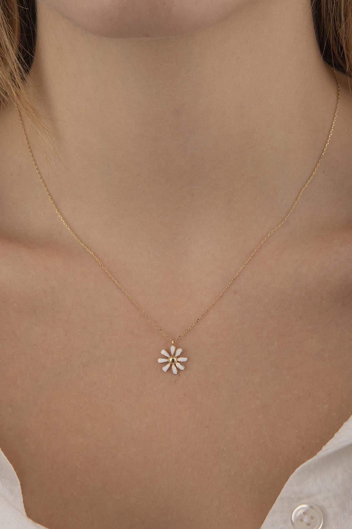 14ct Gold Daisy Necklace