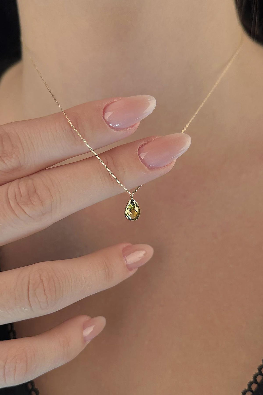 14ct Gold Day Green Color Stone Drop Shape Necklace