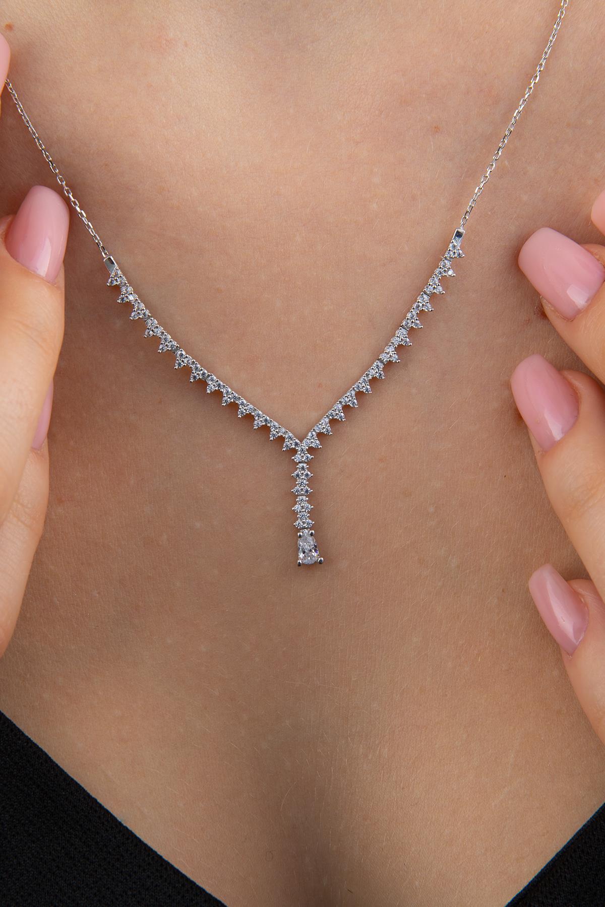 14ct Gold Drop Stone Detailed Necklace