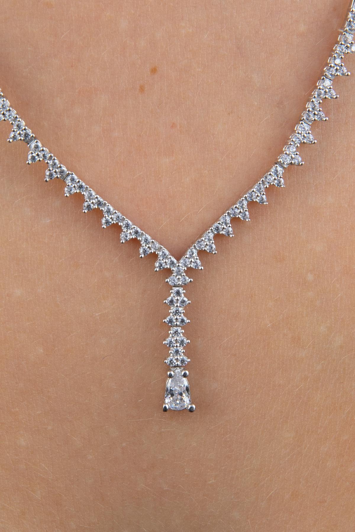 14ct Gold Drop Stone Detailed Necklace