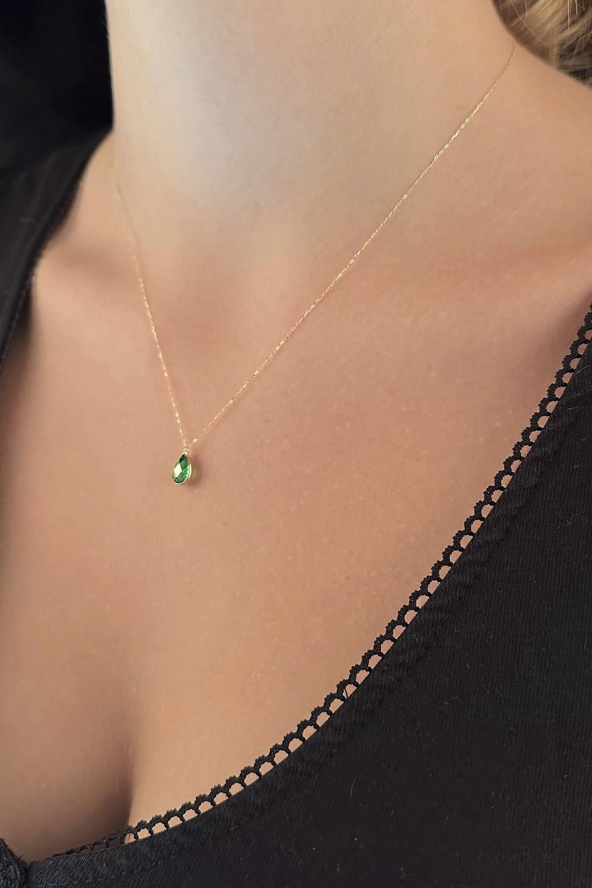 14ct Gold Emerald Stone Drop Shape Necklace