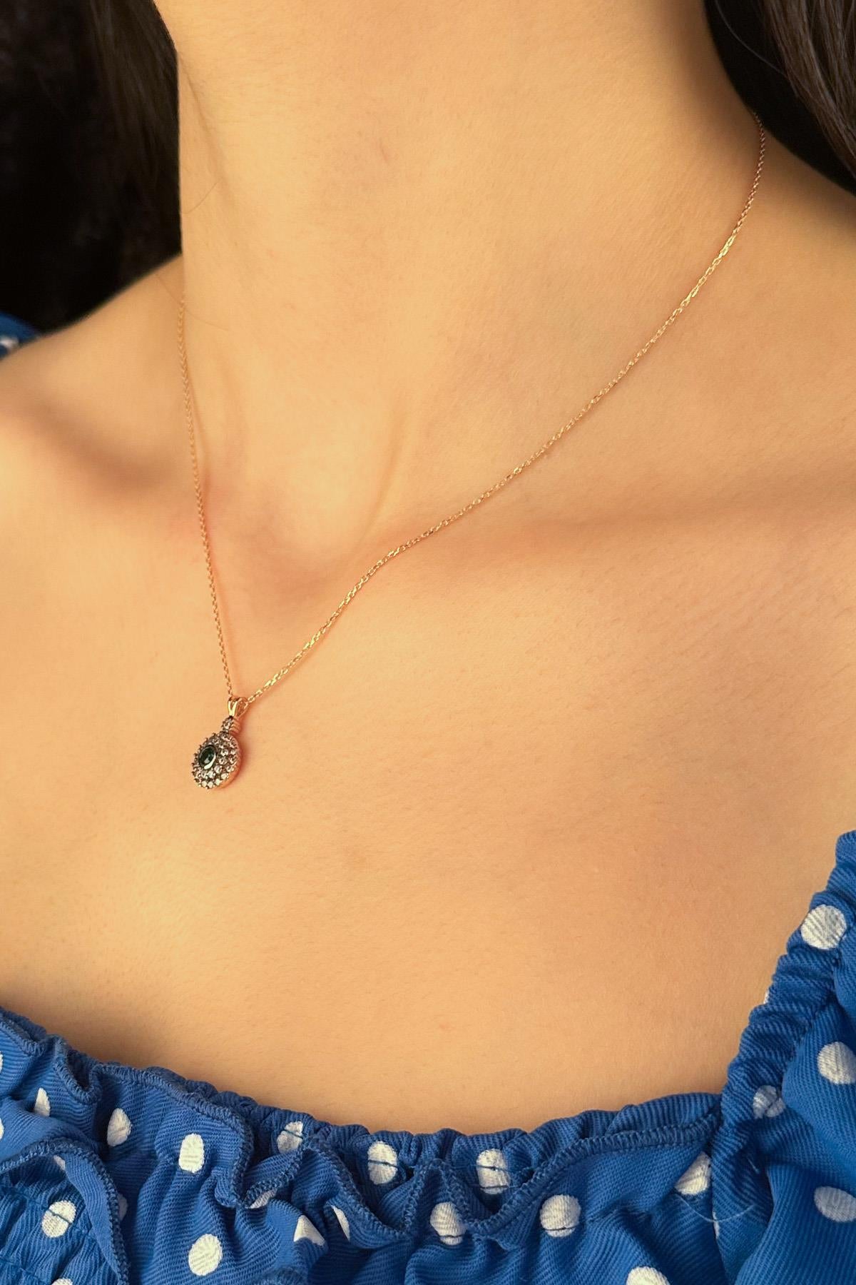 14K Gold Emerald Stone Round Necklace
