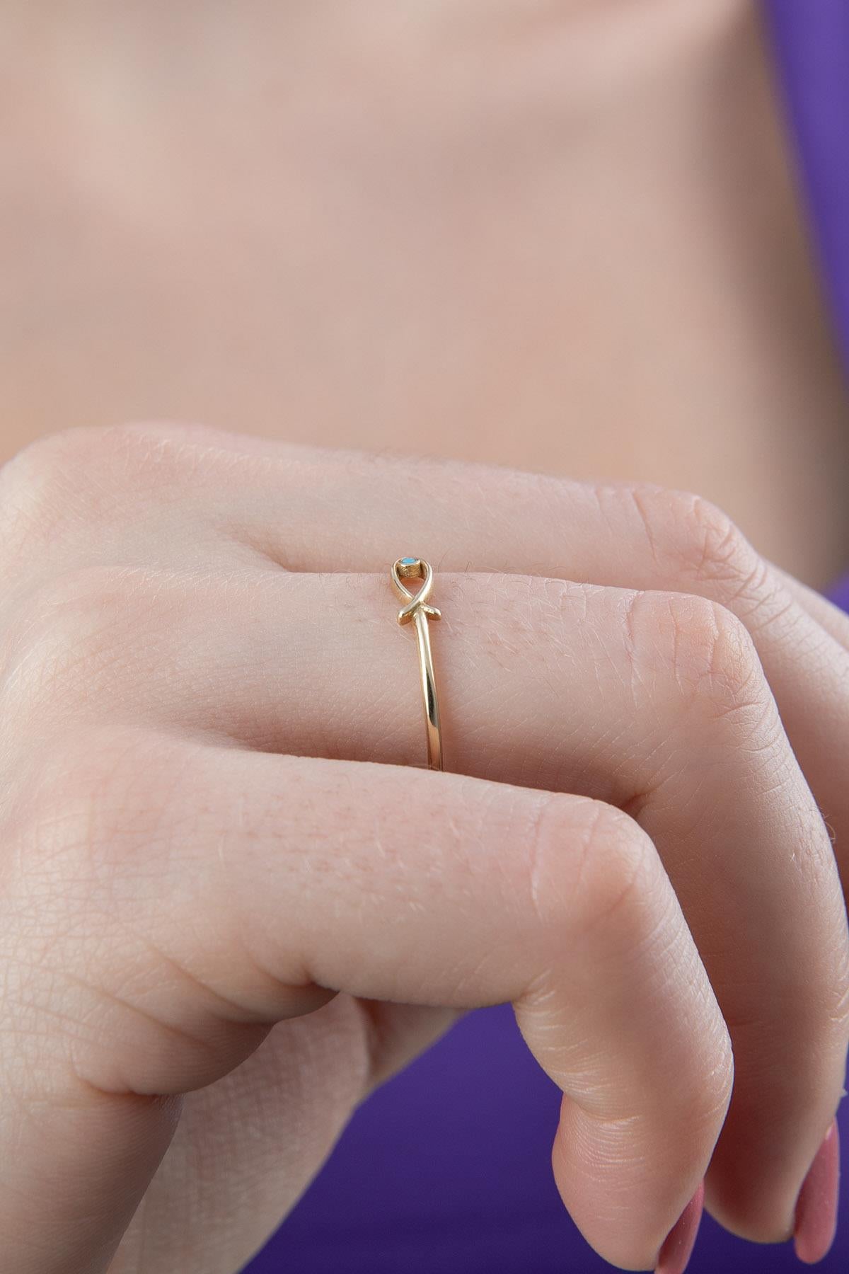 14K Gold Fish Shaped Ring With Small Turquoise Stone