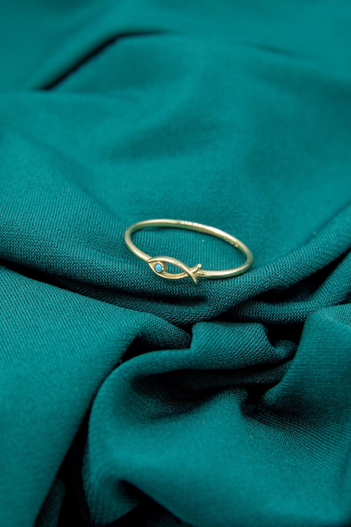 14K Gold Fish Shaped Ring With Small Turquoise Stone