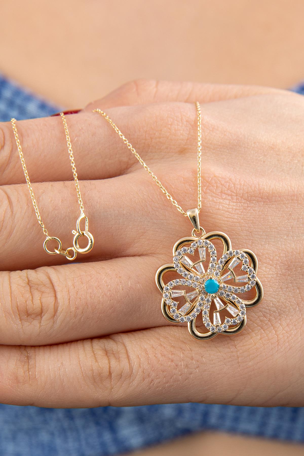 14K Gold Four Leaf Clover Necklace With Turquoise Stone İn The Middle