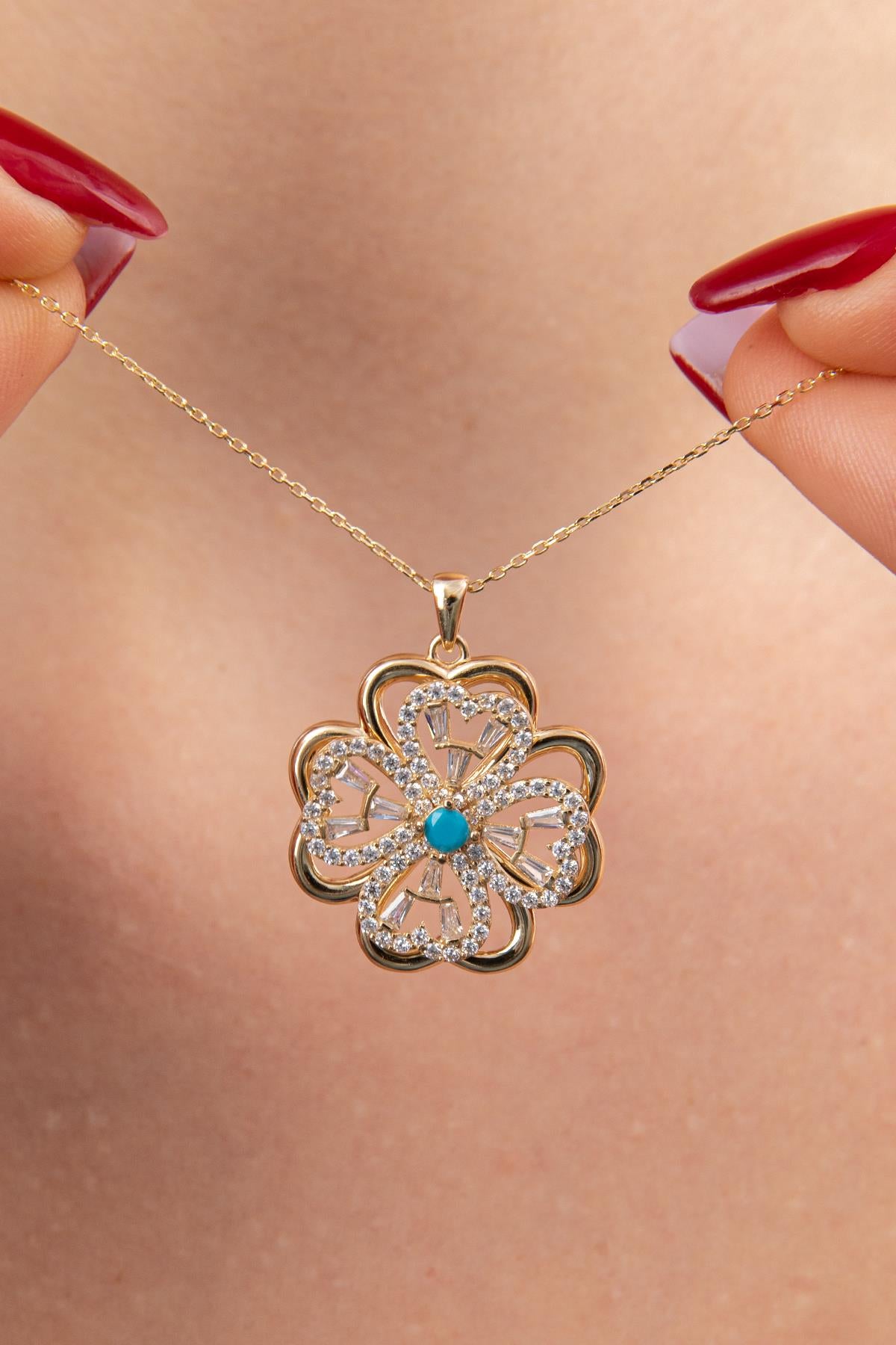 14K Gold Four Leaf Clover Necklace With Turquoise Stone İn The Middle