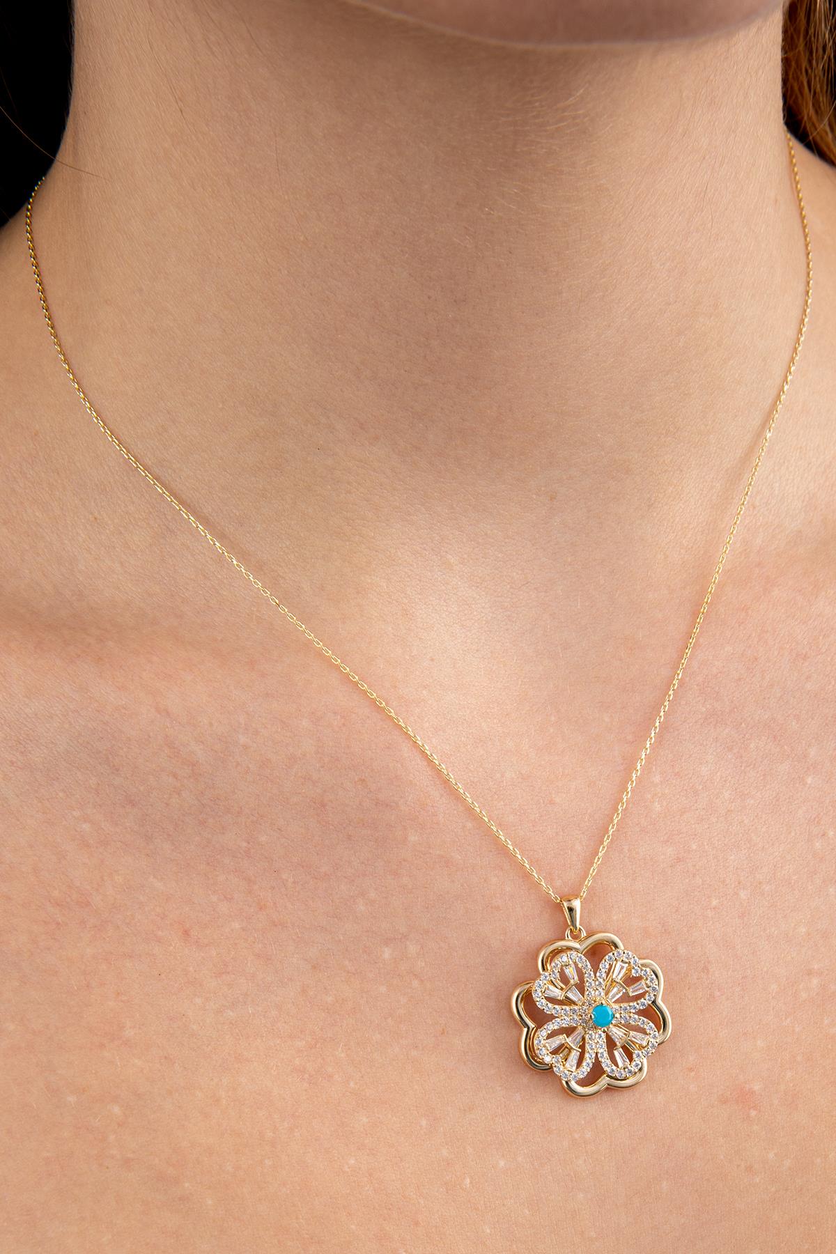 14K Gold Four Leaf Clover Necklace With Turquoise Stone İn The Middle
