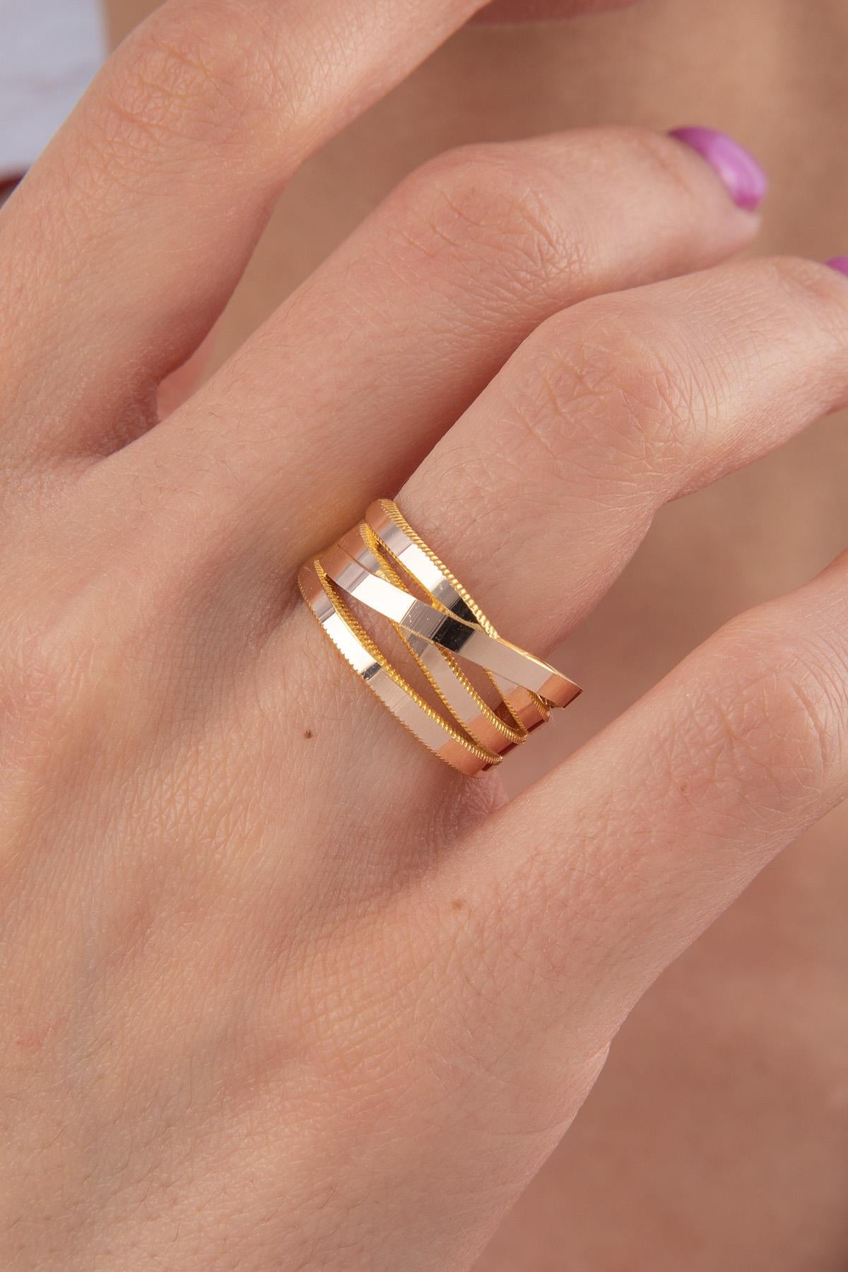 14K Gold Gleaming 4 Spiral Ring