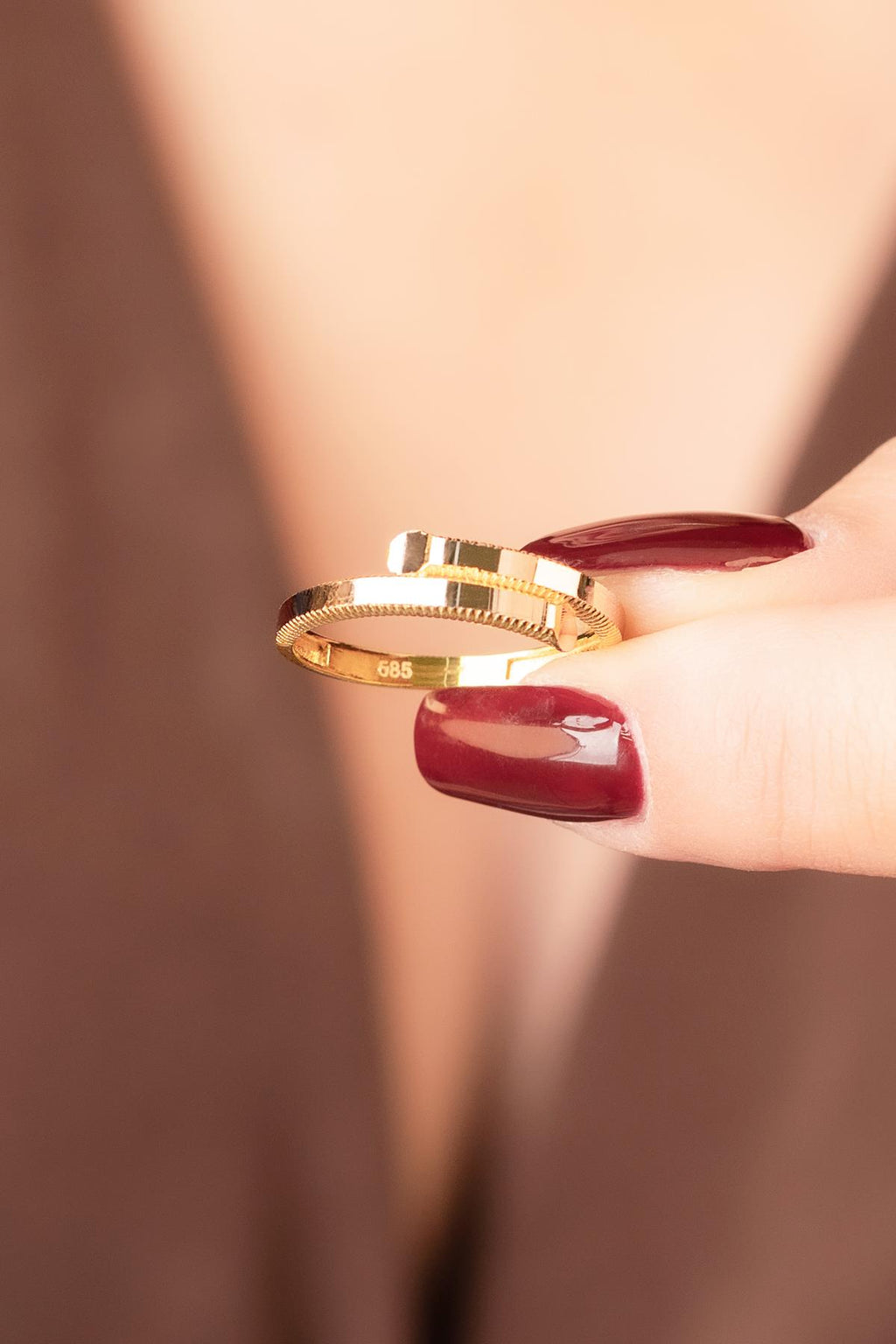 14ct Gold Gleaming Angular Ring