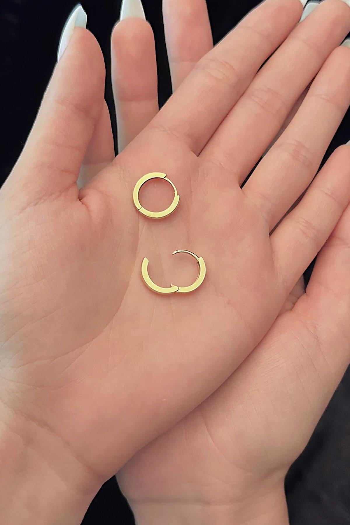 14ct Gold Medium Faceted Huggie Earrings