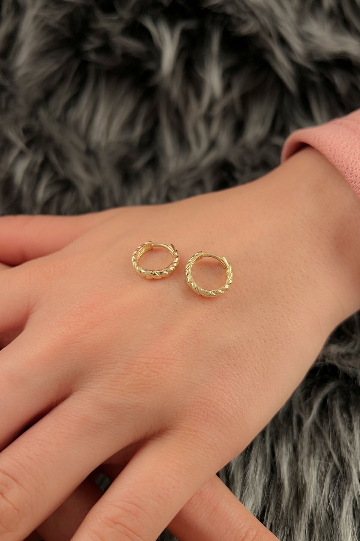 14ct Gold Medium Rope Twist Huggie Earrings