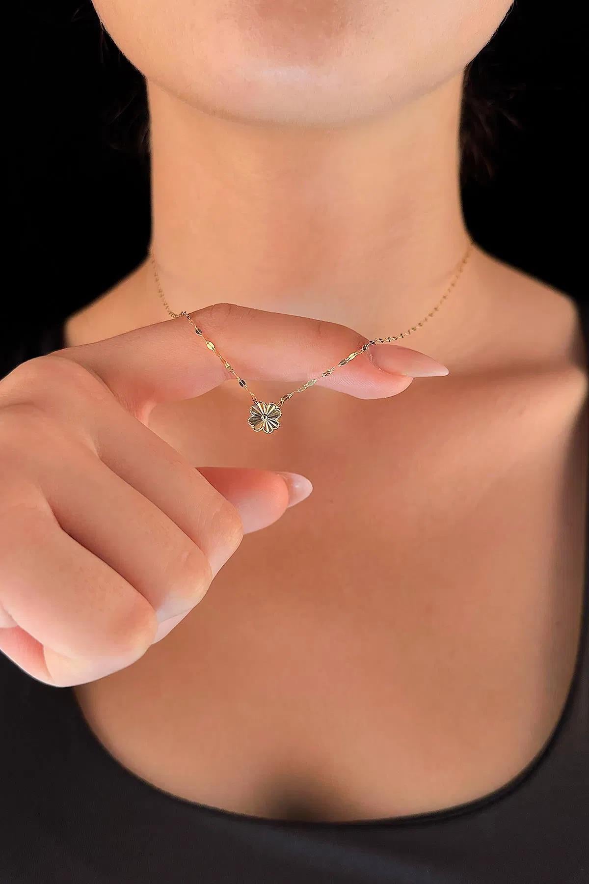 14K Gold Mirror Chain Sunburst Clover Necklace